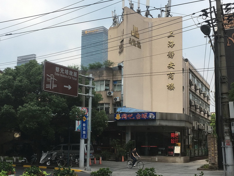 019-soften-the-presence-renovation-of-jingan-business-building-china-by-archunits.jpg