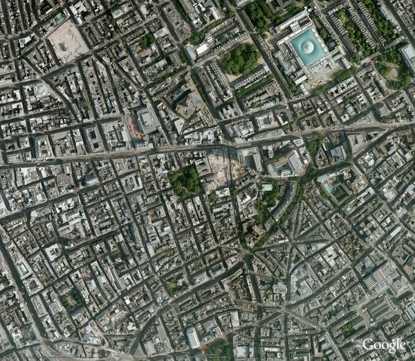 22 伦敦，大英帝国的心脏不许摩天大楼大马路侵占 ——和 英国国旗 、 大英博物馆 一起.jpg