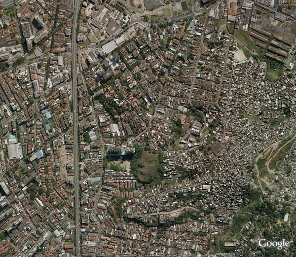 27 里约热内卢，穷人都跑到山上.jpg