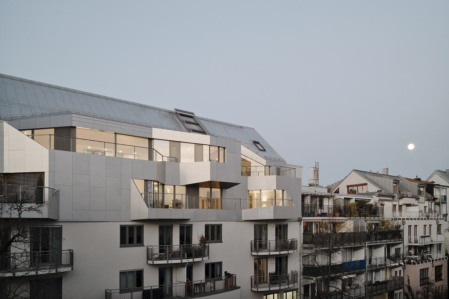 001-r11-roof-extension-maxvorstadt-by-pool-leber-architekten.jpg