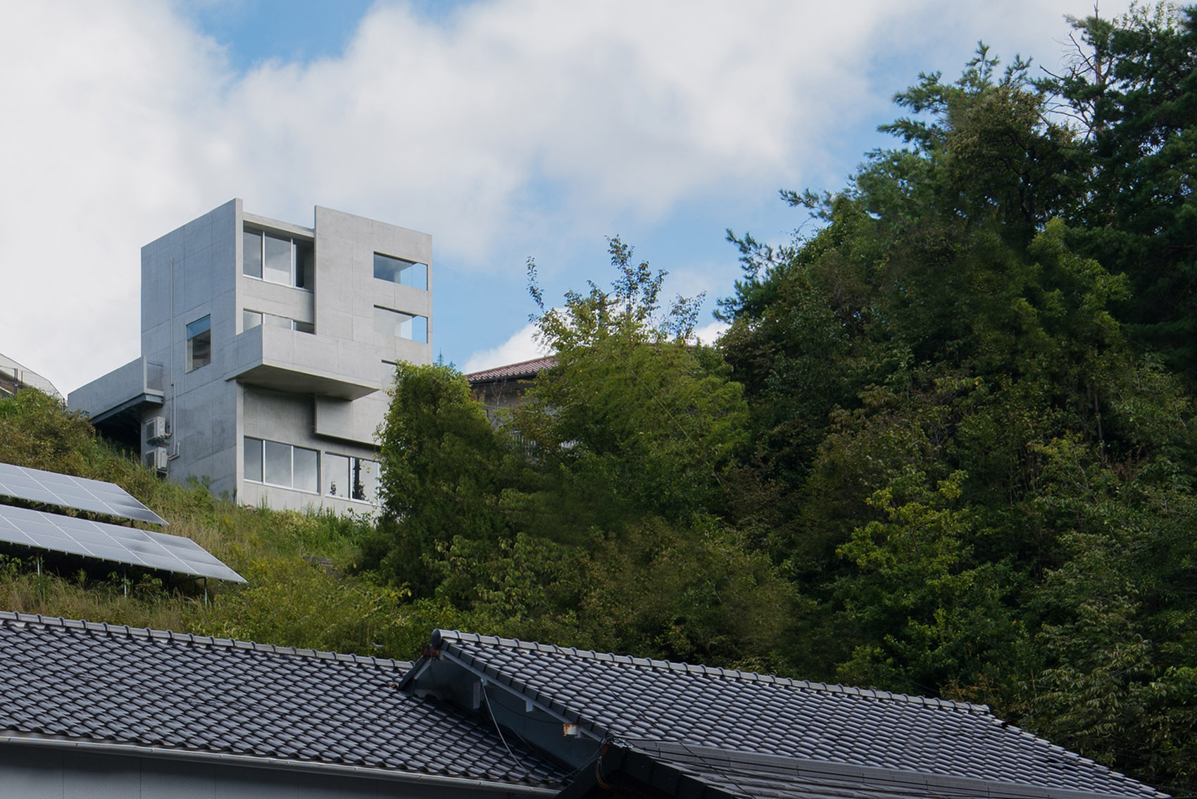 001-house-in-ajina-by-kazunori-fujimoto-architect-associates.jpg
