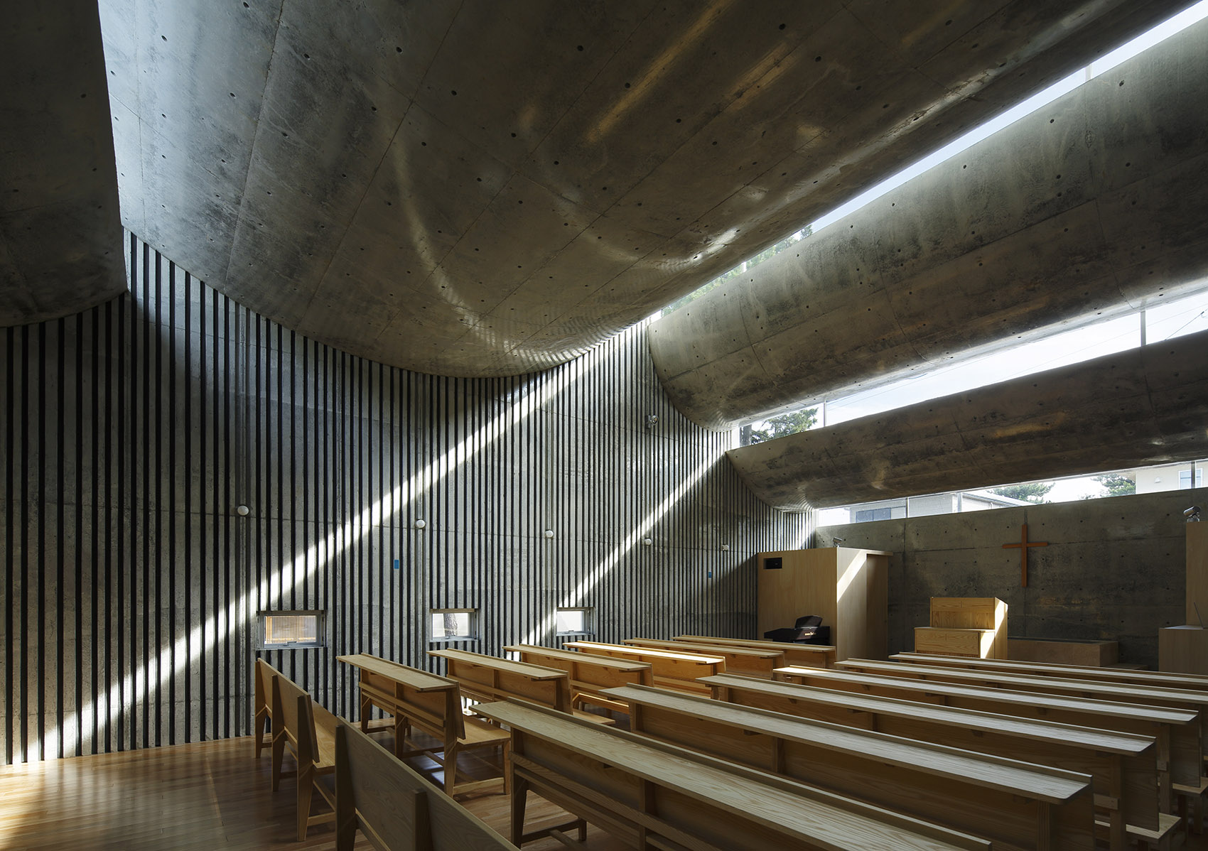 011-shonan-christ-church-by-takeshi-hosaka-architects.jpg