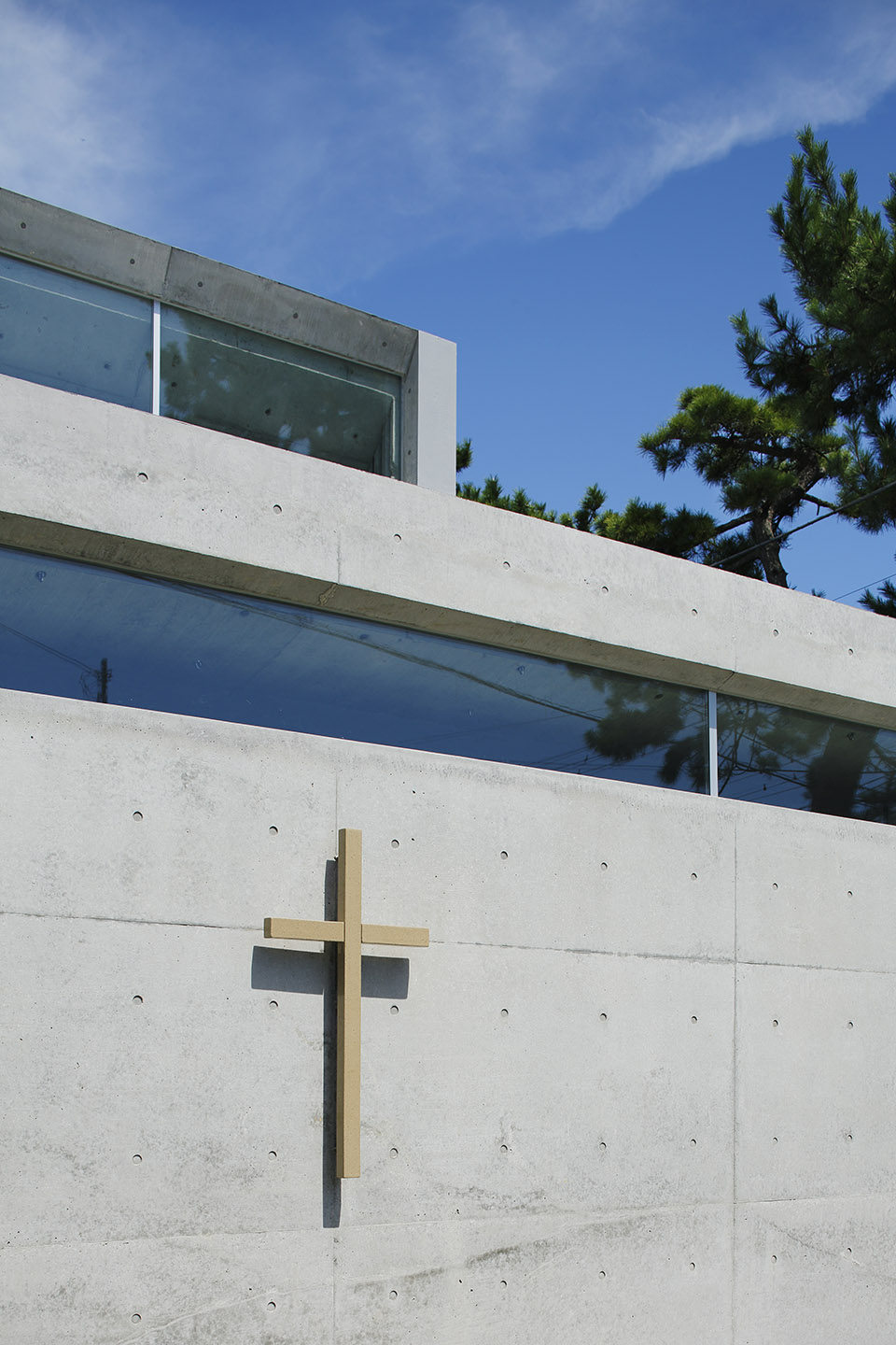 027-shonan-christ-church-by-takeshi-hosaka-architects.jpg
