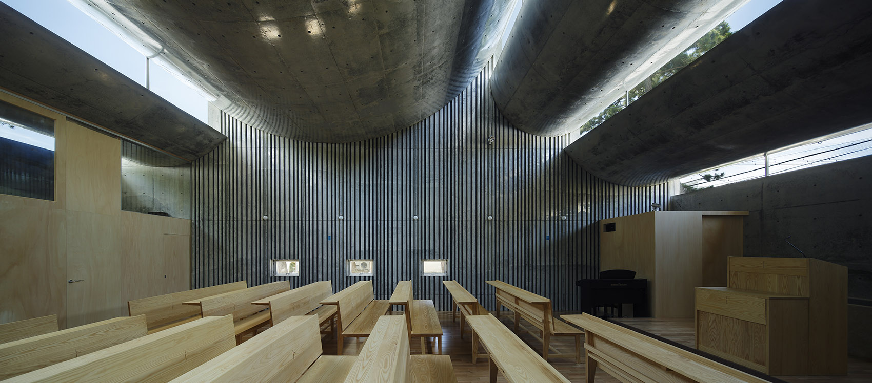 039-shonan-christ-church-by-takeshi-hosaka-architects.jpg